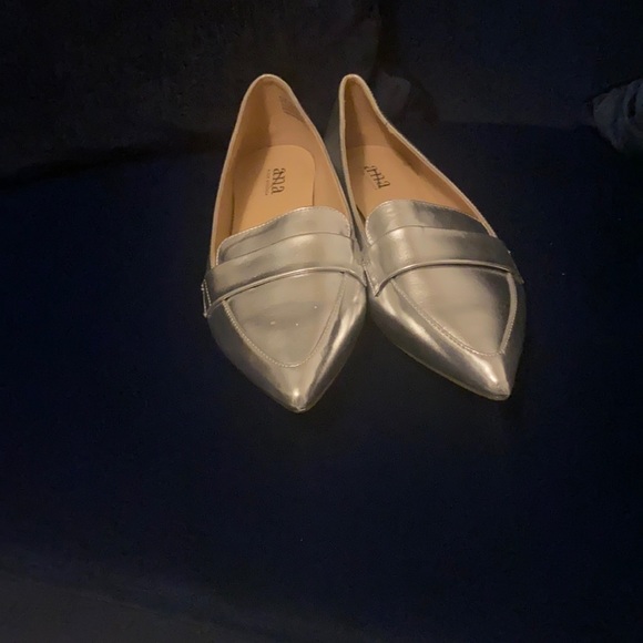 a.n.a Snazzy Silver Flats 💥Last Pair💥 Size 6.5 - Picture 1 of 5